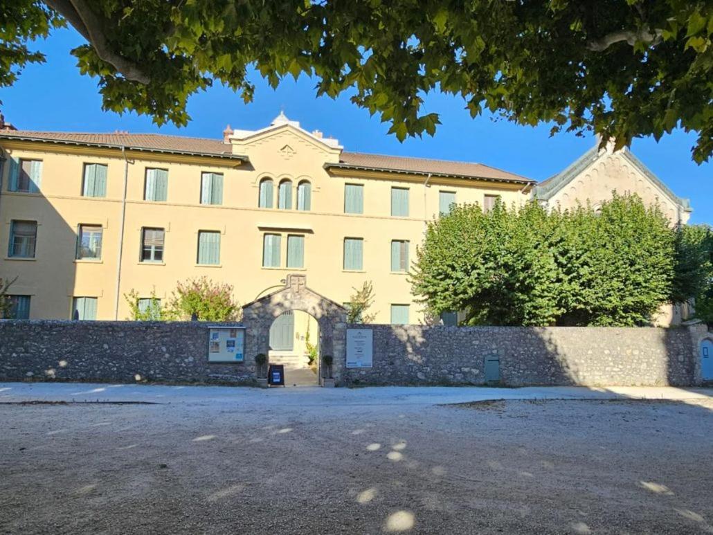 Gite D'Etape Et De Groupe Du Clos Saint Roch Viviers Ngoại thất bức ảnh